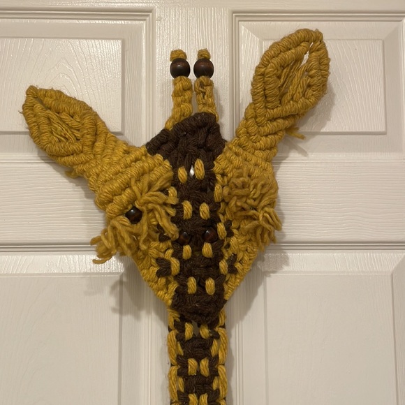 🦒 Vintage Macramé Giraffe Wall Hanging – 60” Tall - Picture 3 of 5